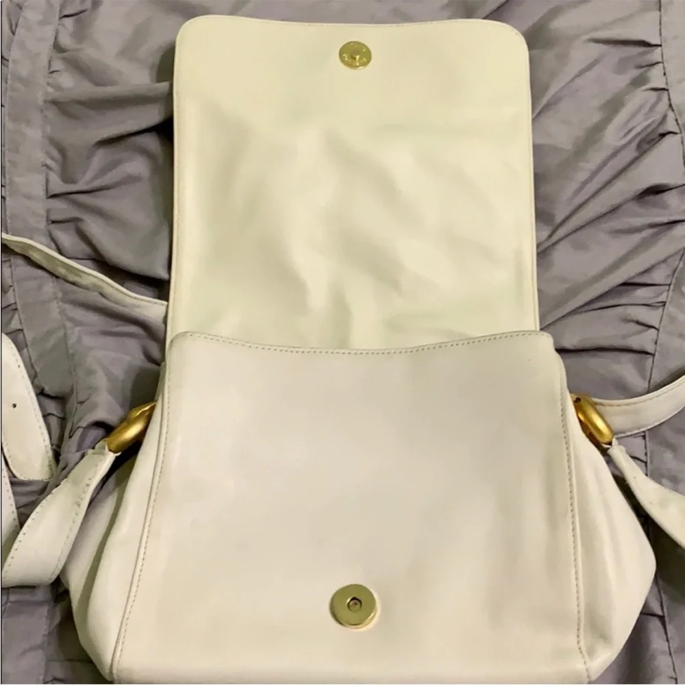 Perlina New York Vintage leather flap shoulder bag adjustable strap off-white